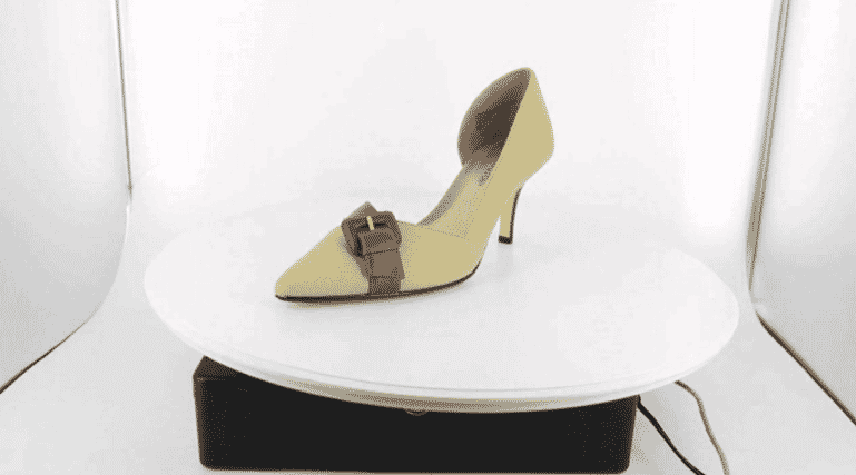 High-heel shoe on rotating platform for 360-degree product photography